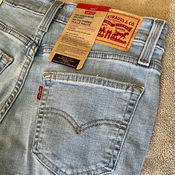 Levi’s 721 High Rise Skinny Jeans - Picture 7 of 13